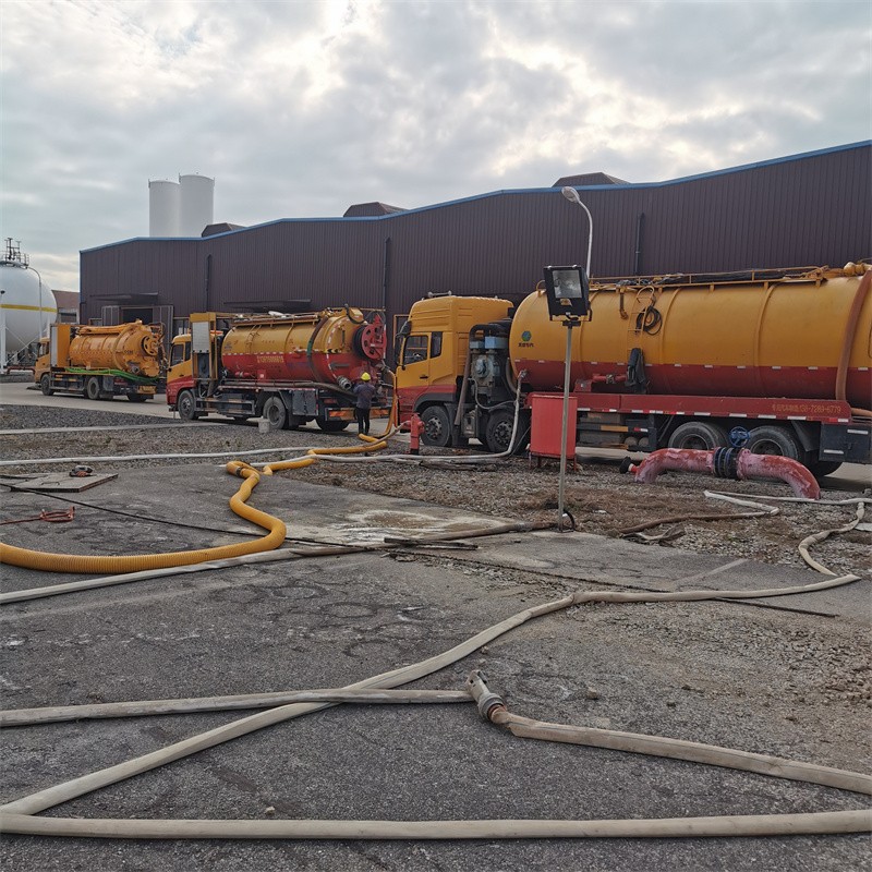 响水镇污水池清理